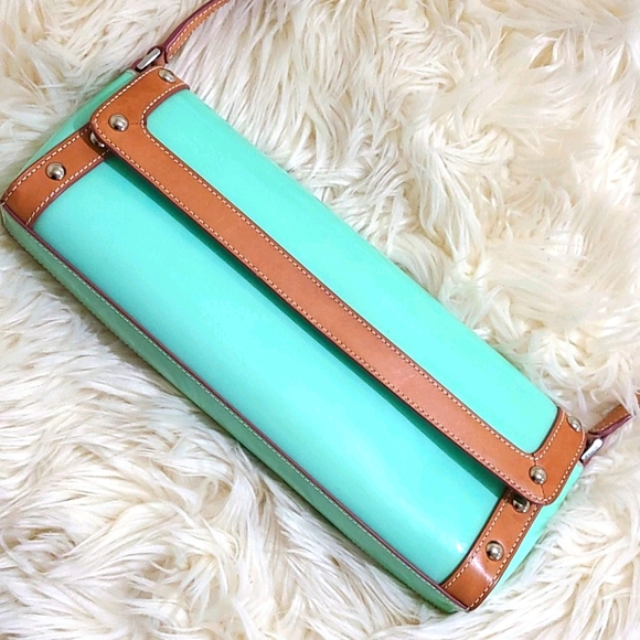 Maxx New York Shoulder Bag - Picture 3 of 8